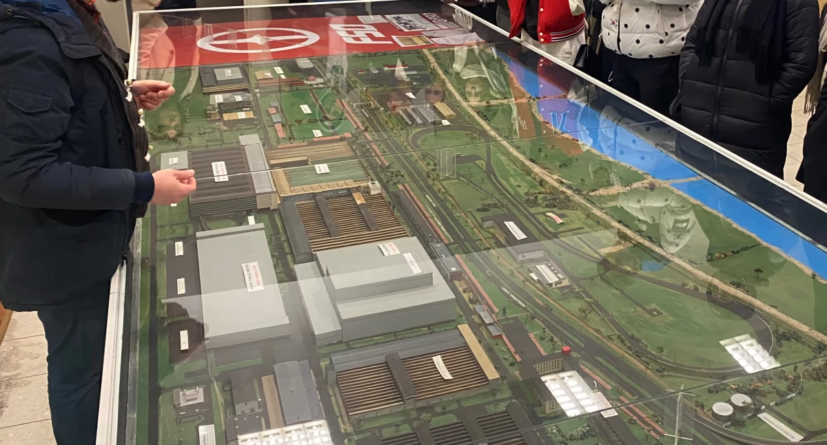 Inwestycje, Fabryka marzeń studenci odkrywają historię wizję przyszłości - zdjęcie, fotografia