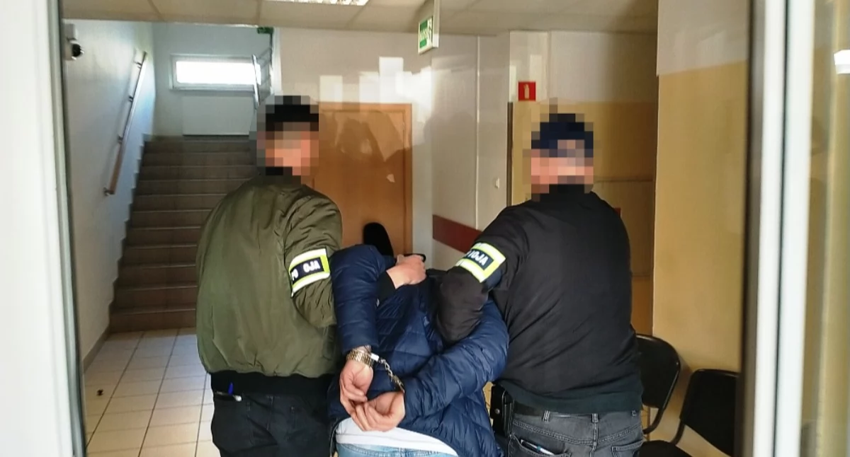 Bezpieczeństwo, Poranna obława Brzeskiej Kępnej! Policja weszła mieszkań bojowym! - zdjęcie, fotografia