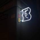 neon przedstawiający nowe logo
fot. Stanisław Węgrowski