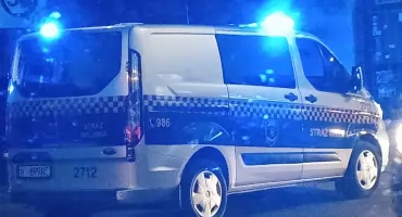 Zaatakował i wyzywał funkcjonariuszy. Co stanie się z agresywnym mężczyzną?